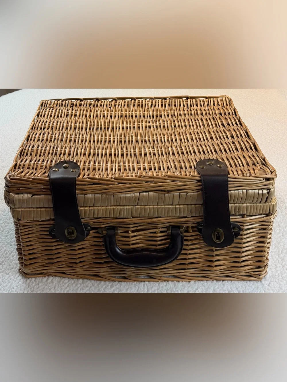(VTG) Tan/Brown Insulated Woven Rattan Wicker Picnic Basket, OS